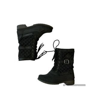 Kamik Womens Sienna Boots Size 7 Thinsulate Black Solid Lace-up Combat